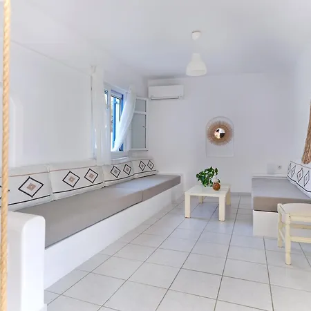 Cleopatra Seaside Homes, Logaras, Paros