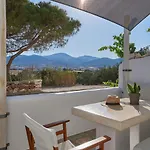 Cleopatra Seaside Homes, Logaras, Paros Apartment