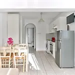 Cleopatra Seaside Homes, Logaras, Paros Apartment