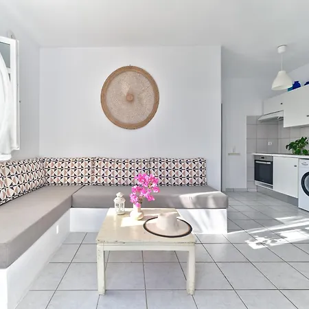 Cleopatra Seaside Homes, Logaras, Paros Apartment