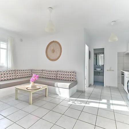 Cleopatra Seaside Homes, Logaras, Paros Apartment *